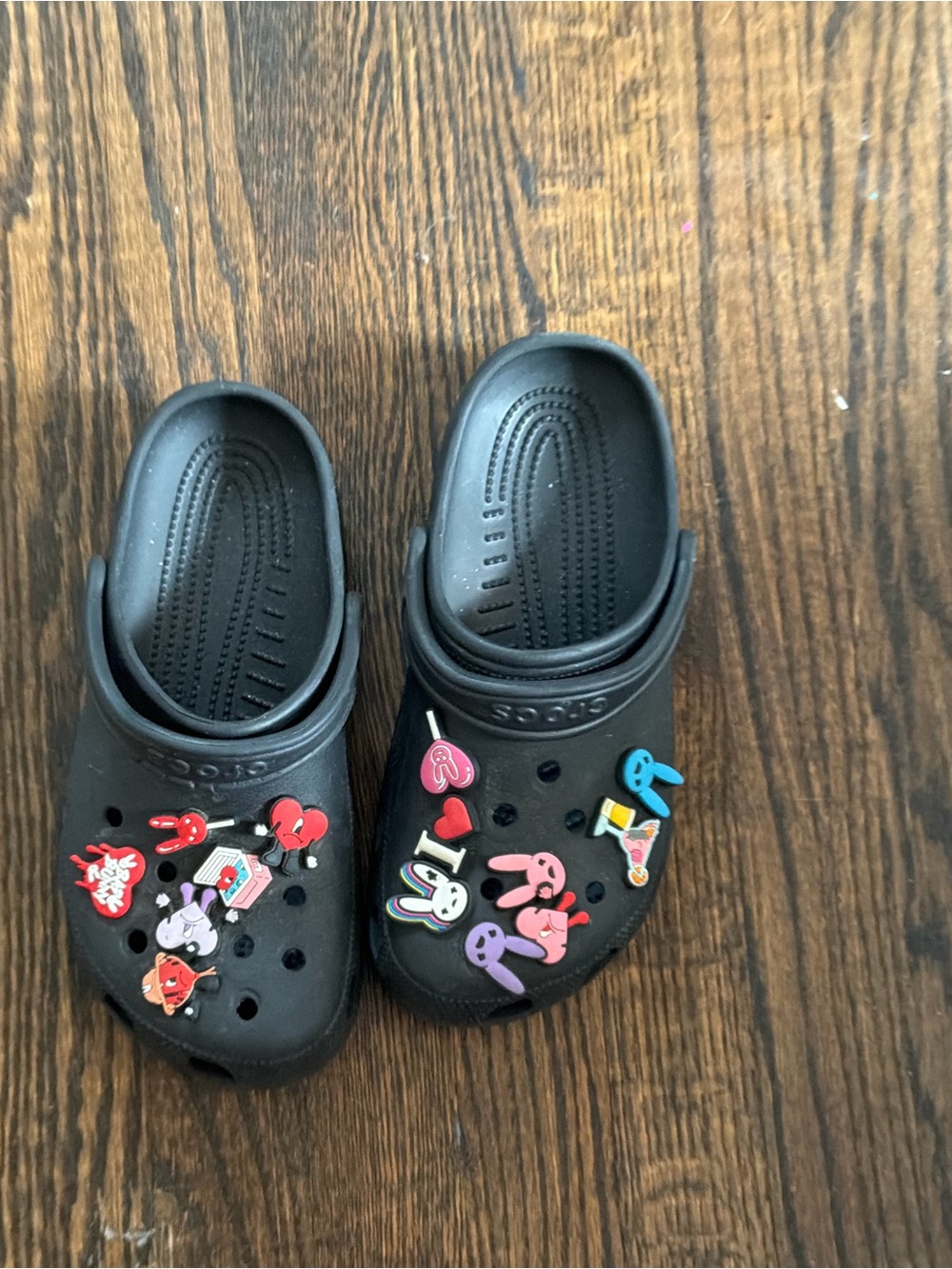 Crocs women’s Classic Clog with Jibbitz Charms - Black